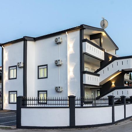 Apart-Hotel Prestige Ulcinj Exterior foto